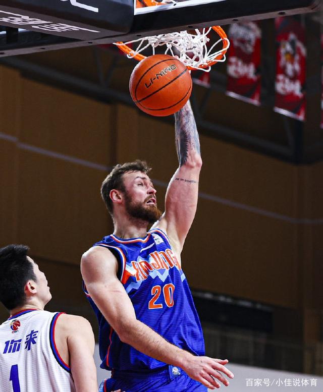 非洲团队队员强力联手一举摘取冠军花环的简单介绍